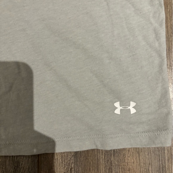 Under Armour T-Shirt - Picture 2 of 5